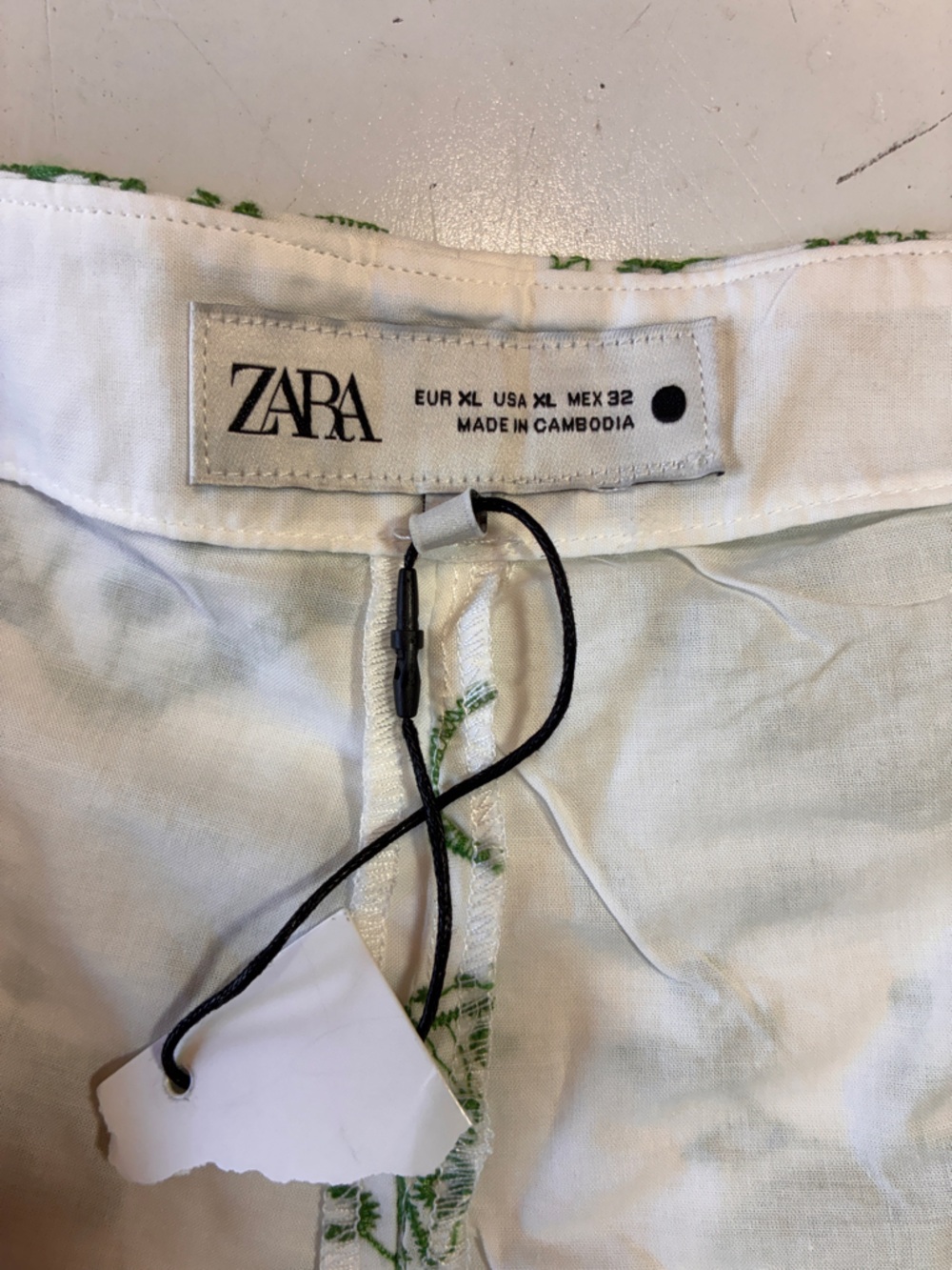 ZARA NWT High Waisted, Embroidered Shorts,  Floral Green White, Size XL - Picture 7 of 8
